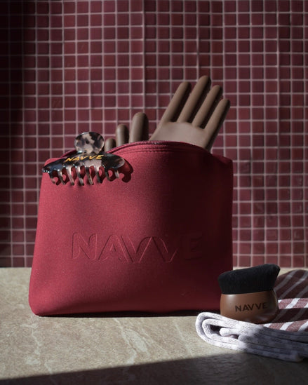 A NAVVE carry case with glaze gloves, blurring brush & claw clip
